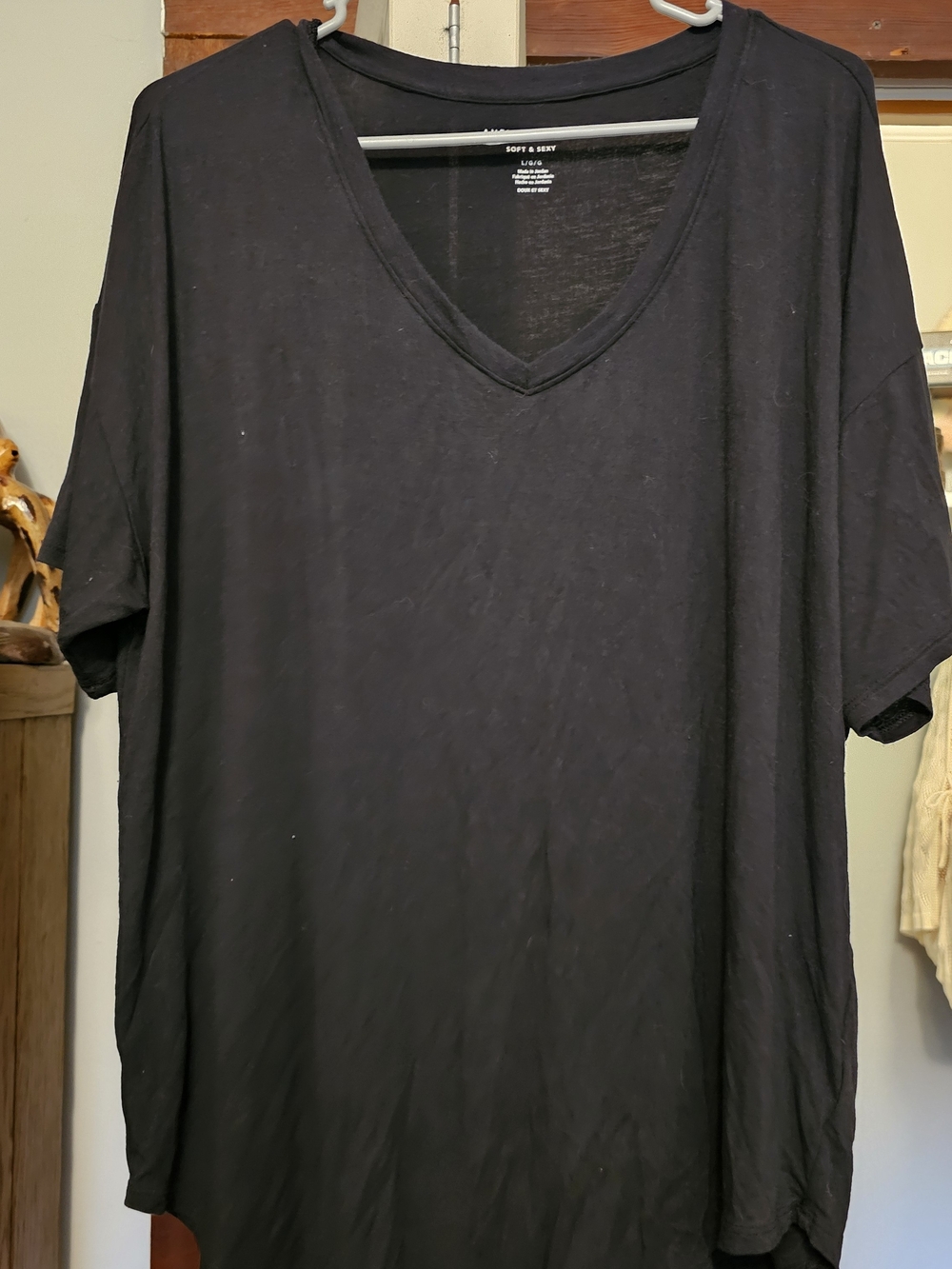 American Eagle Outfitters Black V-Neck Short Sleeve Tee
